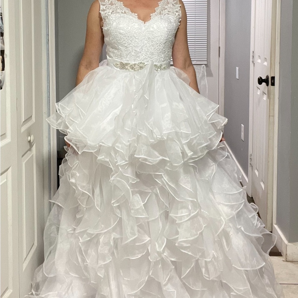 Elegant White Lace Wedding Dress